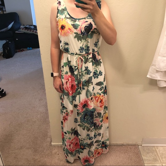 Bella Ella Boutique Floral Maxi Dress - Picture 3 of 5